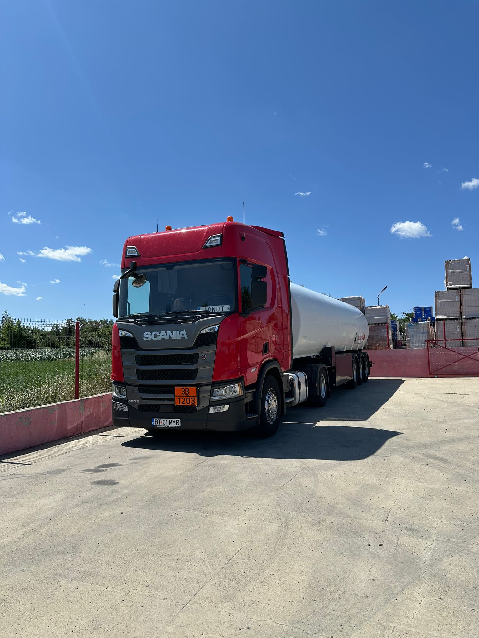 Flotă cisterne carburanți Miracom